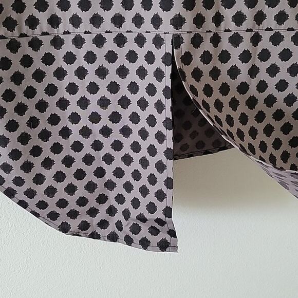 Chico's Taupe Black Dot Wrinkle Resistant Button Front Shirt Size Small S - Picture 3 of 8